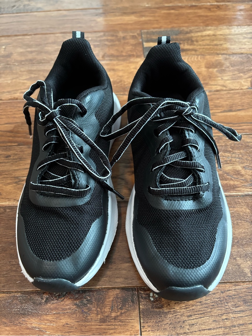 Athletic Works Boys Size 2 Black White Running Athletic Shoes Sneakers